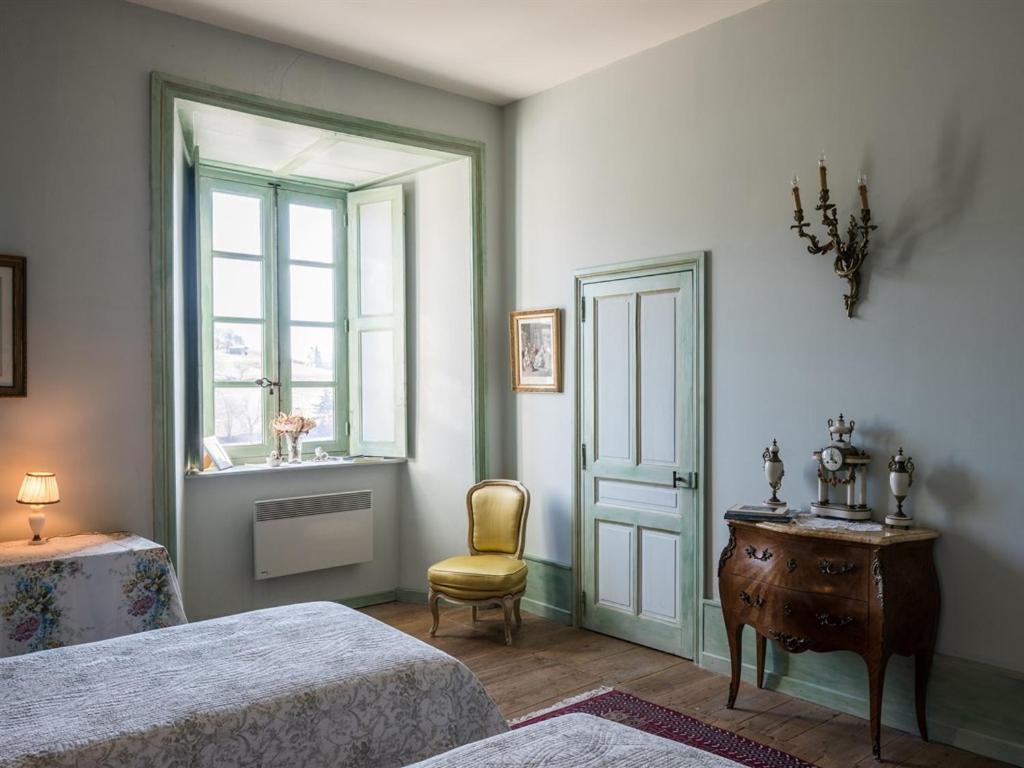 Chateau Des Marcilly Talaru Шалмазел Стая снимка